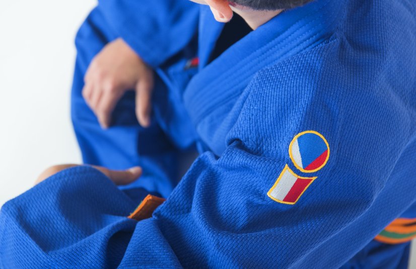 Kimono Yuko - modré s českou vlajkou - Velikost kimona: 140